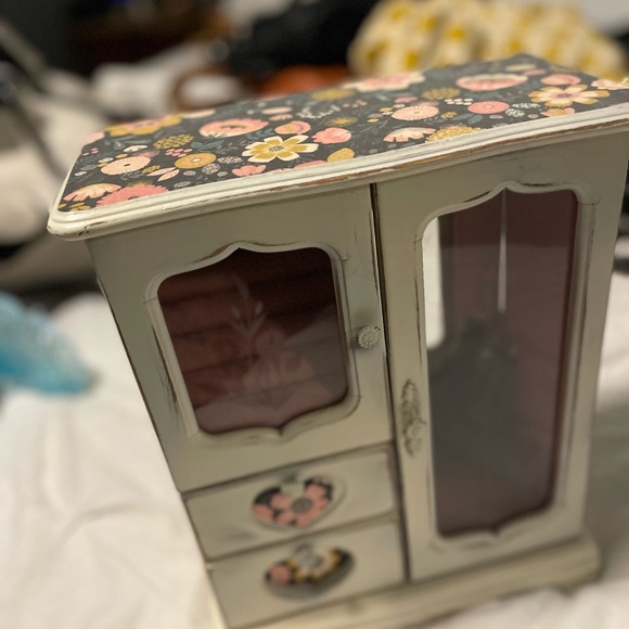 Jewelry Box - Picture 2 of 3